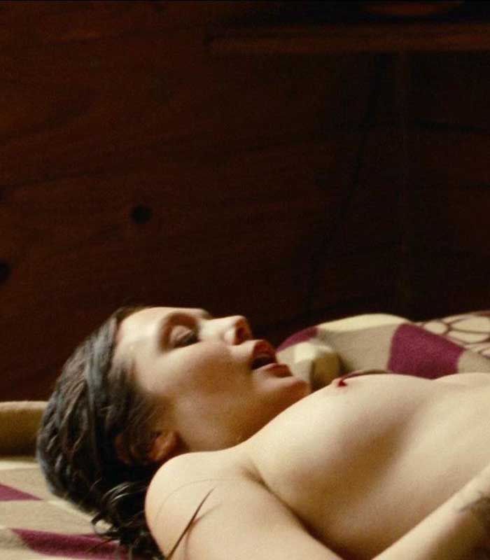 Elizabeth Olsen tits